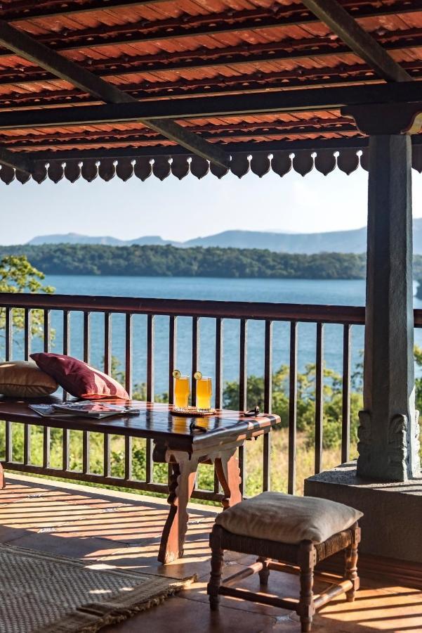 Saffronstays Anantham, Kamshet - Pet-Friendly Lakefront Villa With A Huge Verandah Nethersole Dam Ngoại thất bức ảnh
